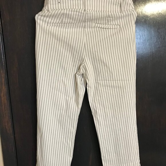 Reitmans Ladies White Striped Capri Pants NWT - Picture 2 of 2